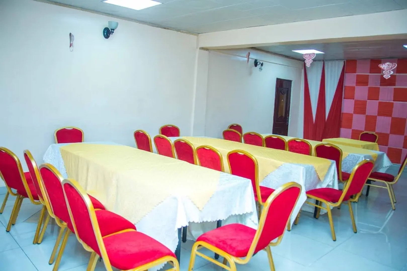 Royal Crest Hotel & Suites