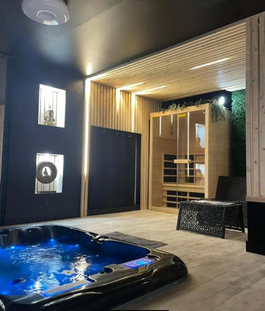 La Suite Grenoble SPA Jacuzzi Et Sauna Privatif (Adults Only)