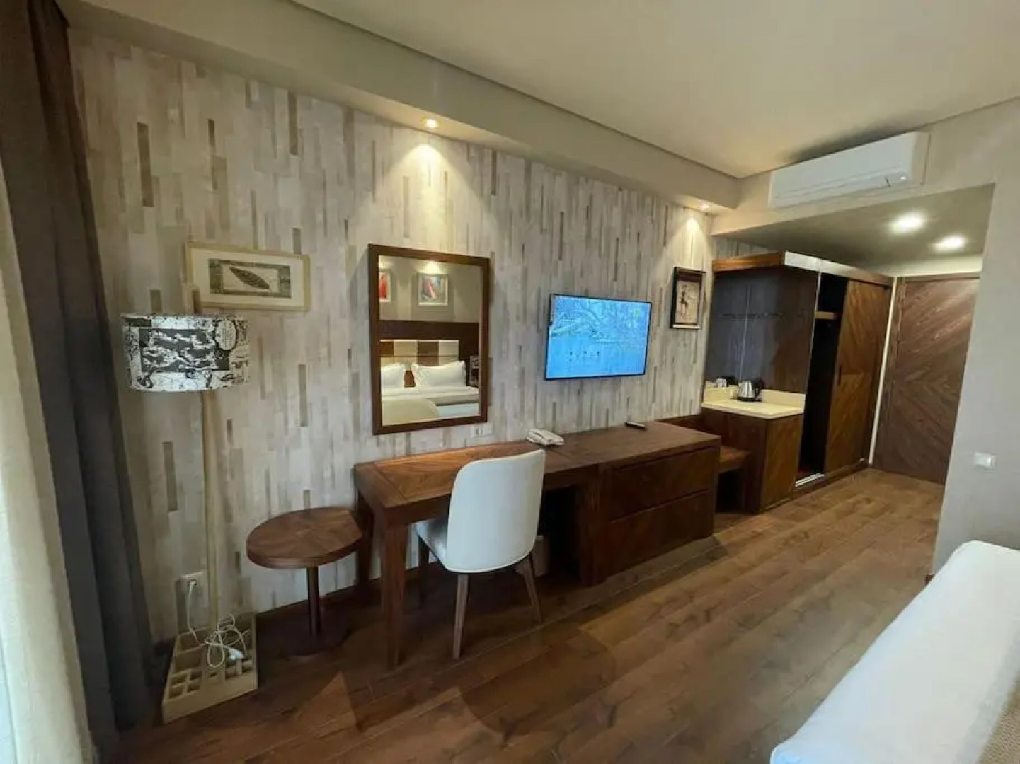 Leo Group BEST STUDIO 1201 Dreamland Oasis CHAKVI