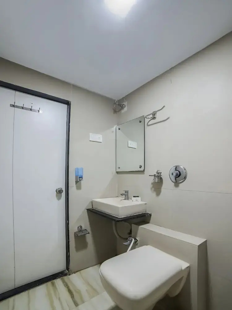 OYO 3335 Hotel Vraj Inn