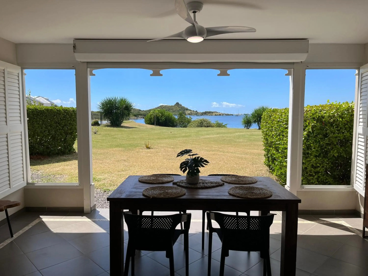 Le Baileys - Spacieux appartement en rez-de-jardin vue lagon