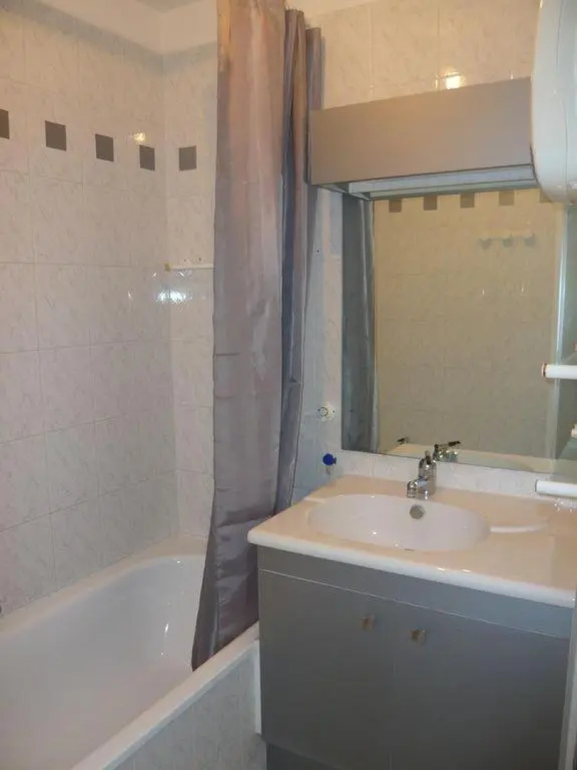 Charmant 2P Vue Mer face au Port de Golfe Juan