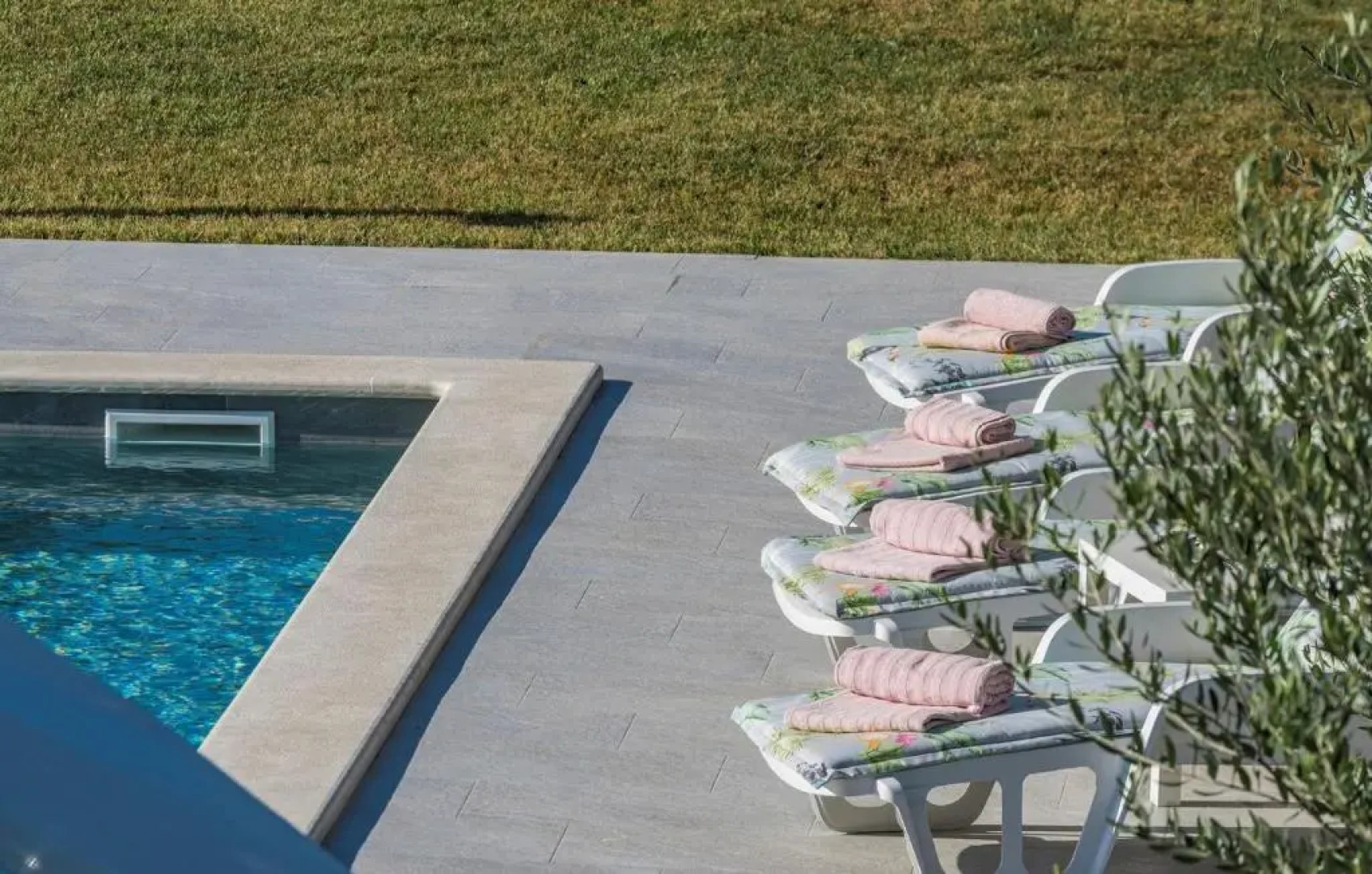 Terre Bianche with Private Pool and Whirlpool