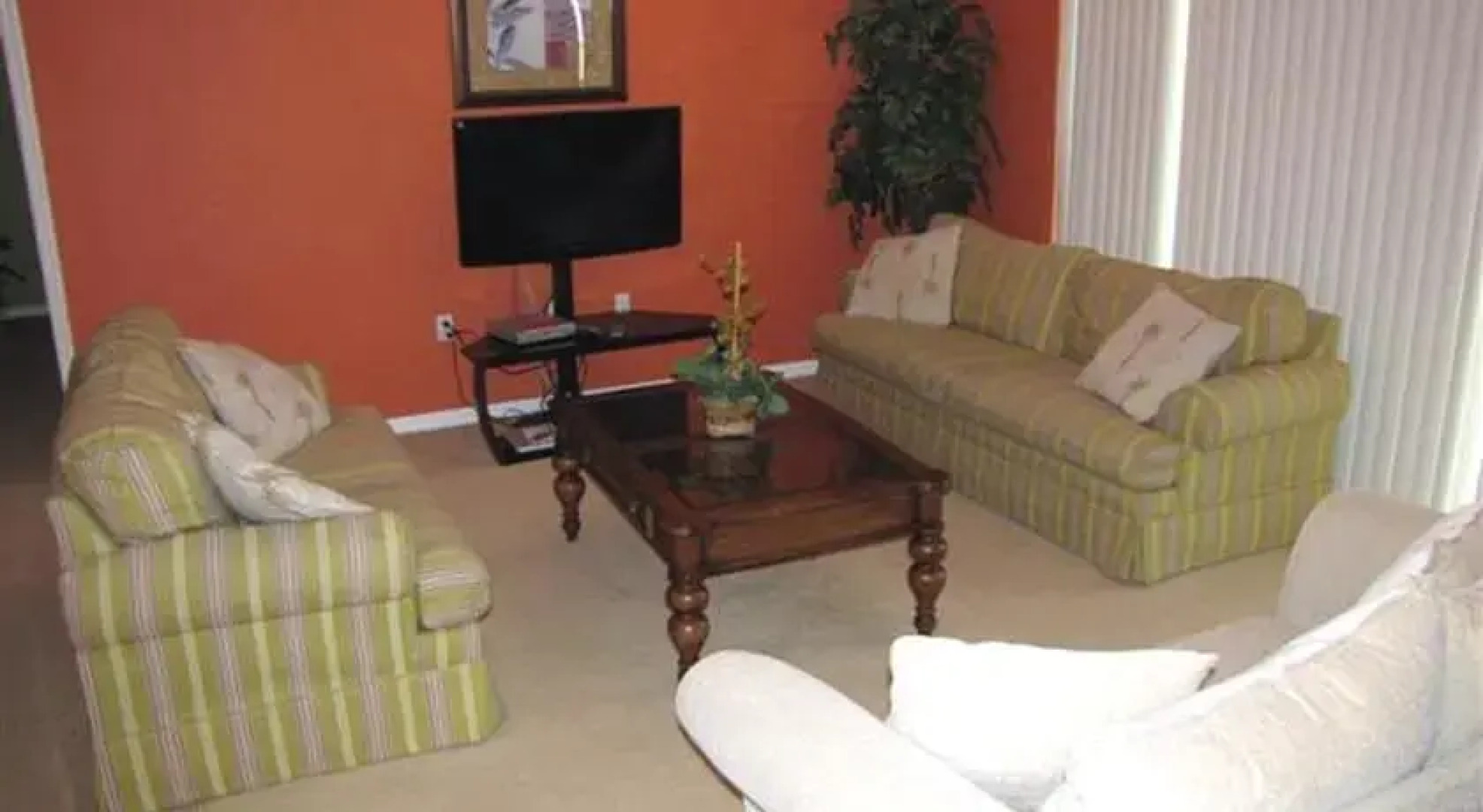 Four Bedroom House in Colombian Lakes by CFL Vacations