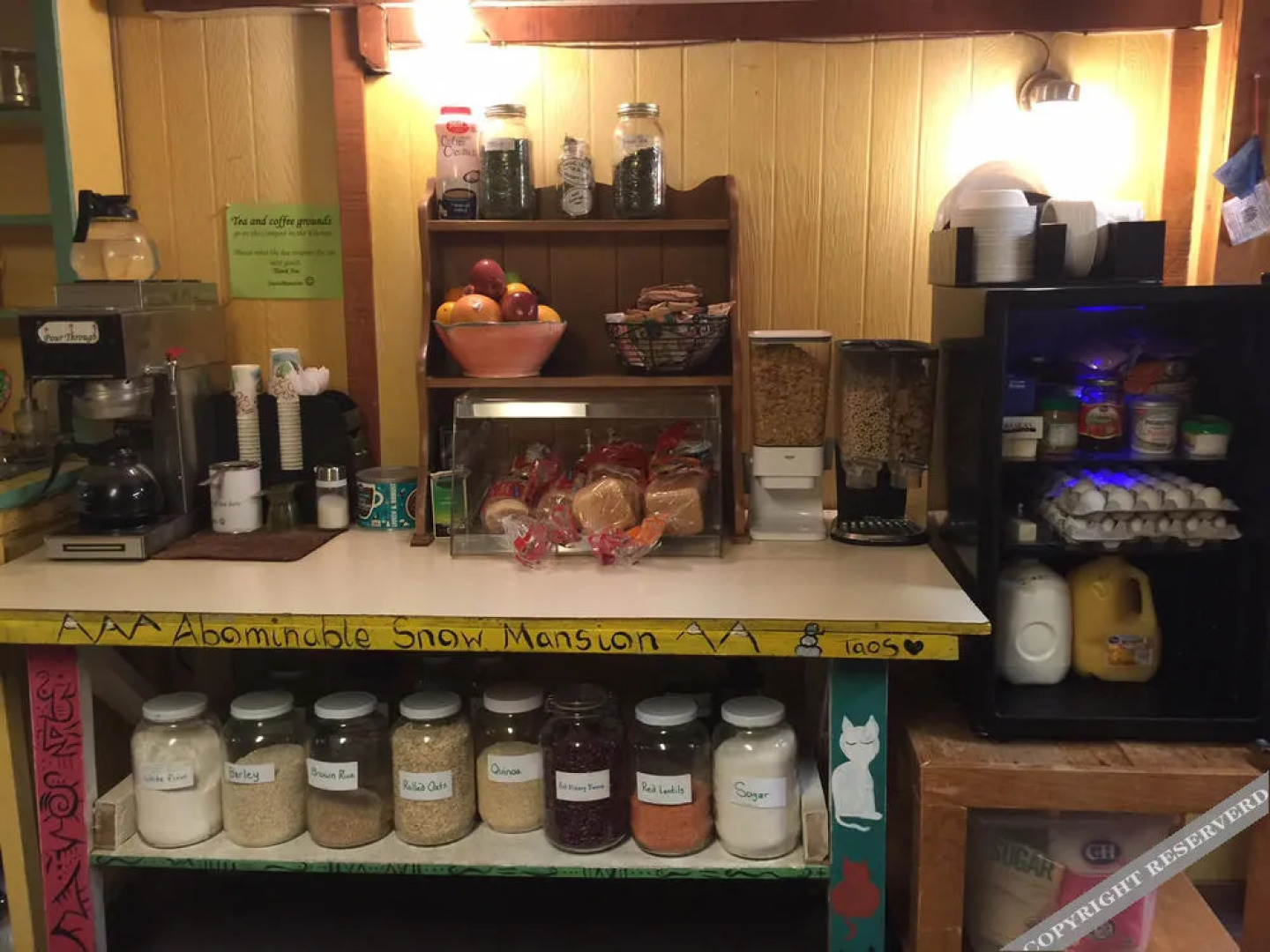 Snowmansion Taos Hostel Ski Lodge Inn & Campground