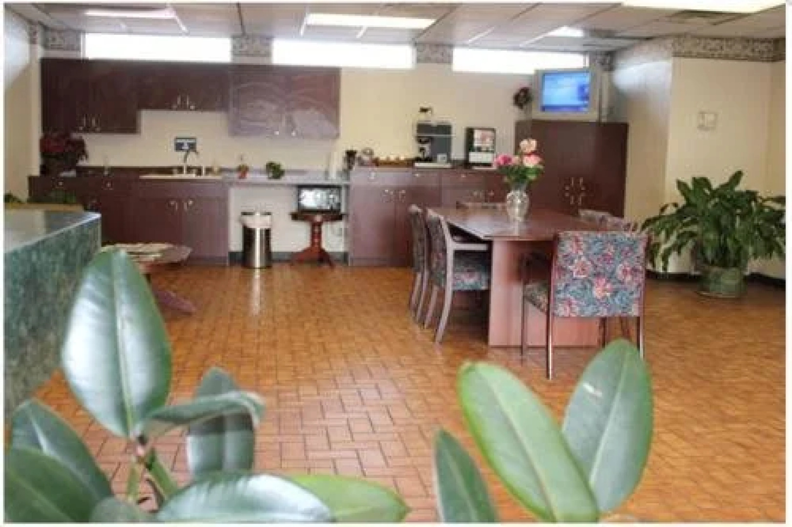 Studio 9 Inn & Suites