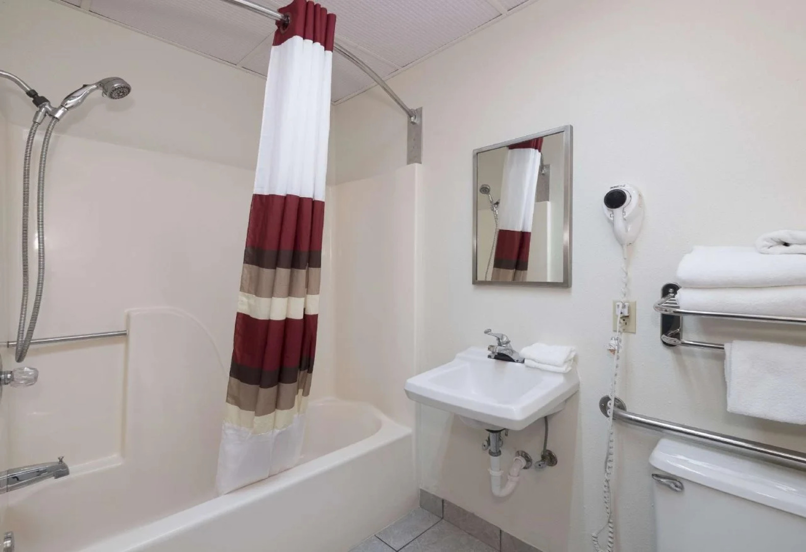 Bearcat Inn and Suites