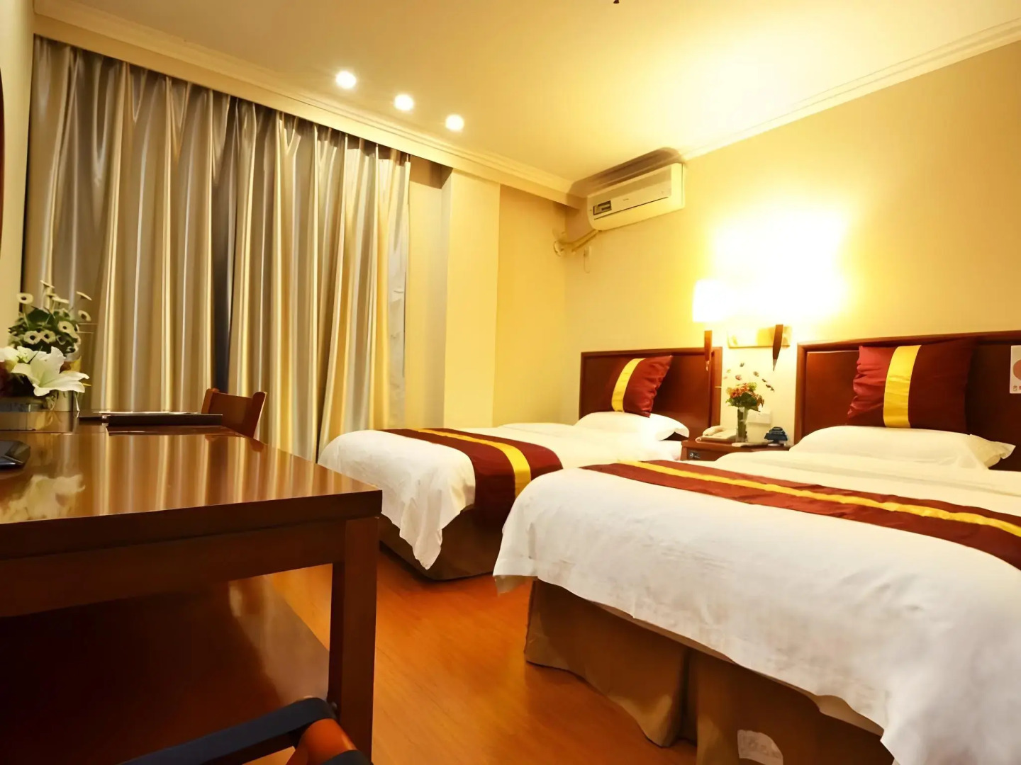 GreenTree Inn YangZhou West KaiFa Road Baolong Square Express Hotel