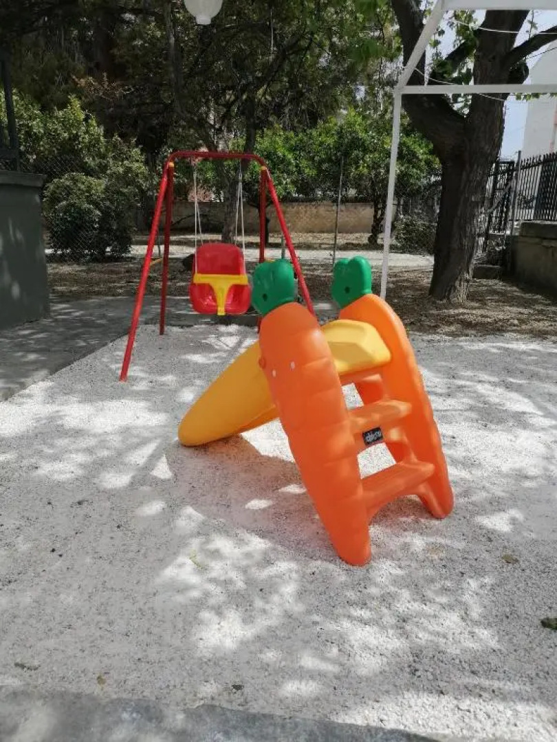 Detached renovated cottage with a garden 3 min walk from the beach