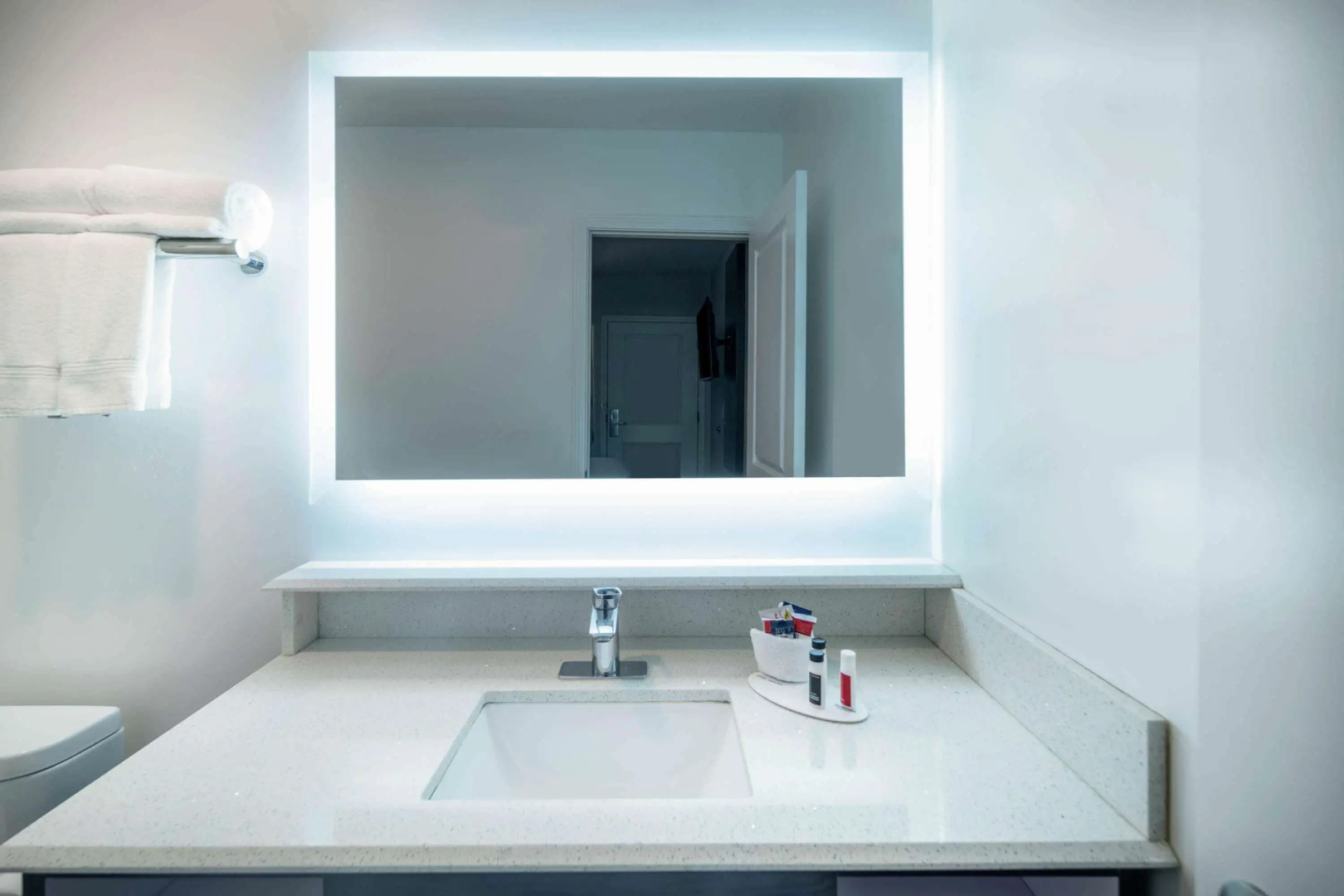 Days Inn by Wyndham Galt/Elk Grove South