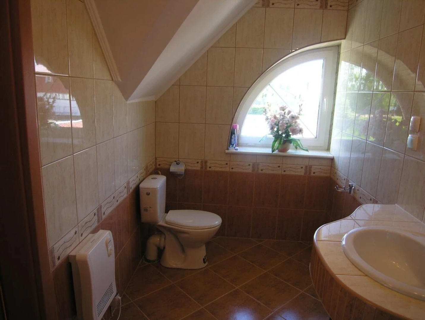 Amazing Home in Rowy With 4 Bedrooms