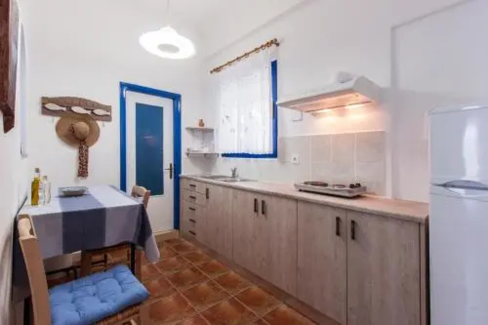 Anemomilos Studios & Apartments