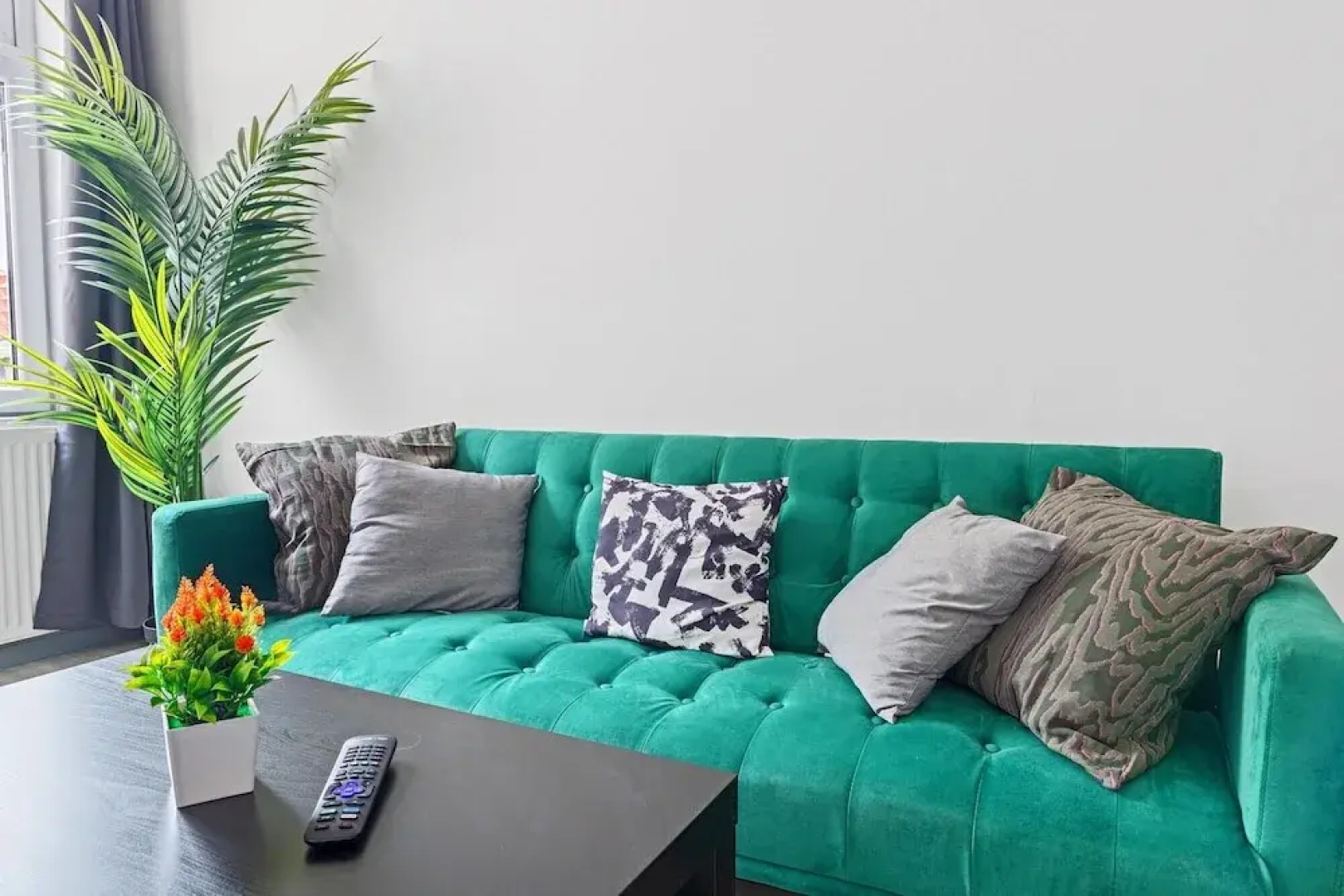3br-sleeps8-parking-wifi-closestation