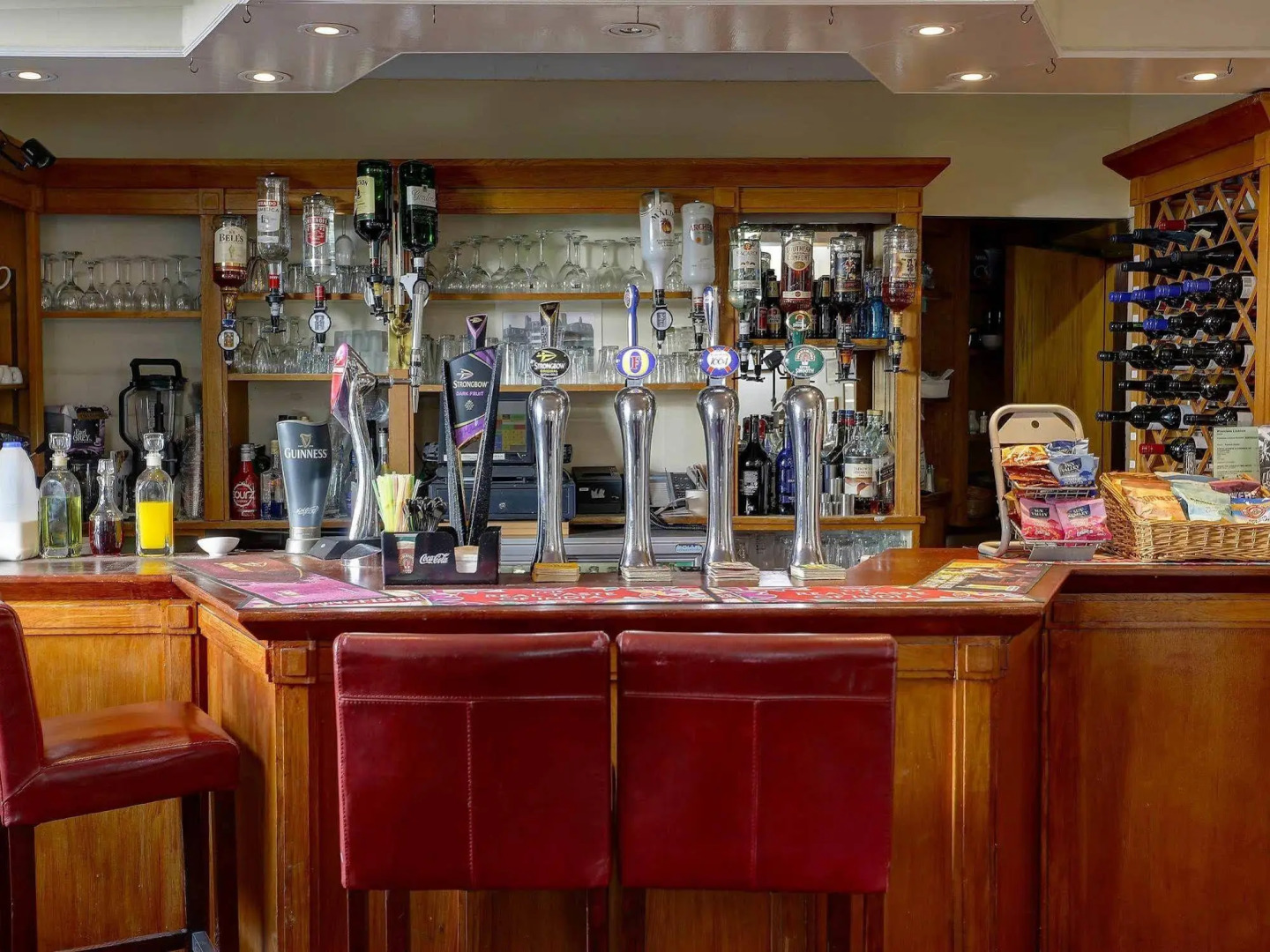 OYO Stade Court Hotel