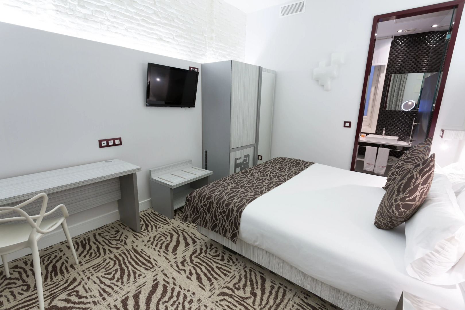 Petit Palace Lealtad Plaza