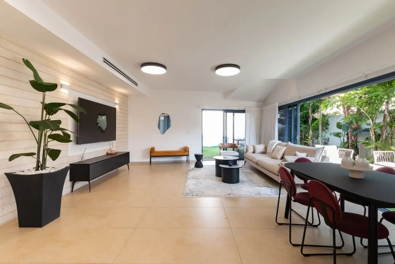 Huge Pampering Villa 5 BR with Jacuzzi