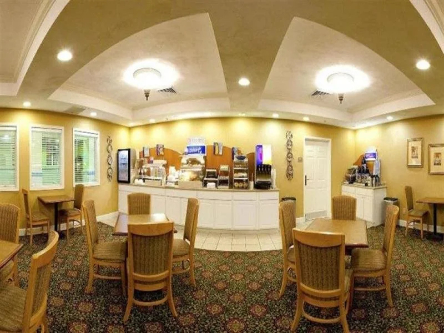 Holiday Inn Express Hotel & Suites MAGNOLIA-LAKE COLUMBIA
