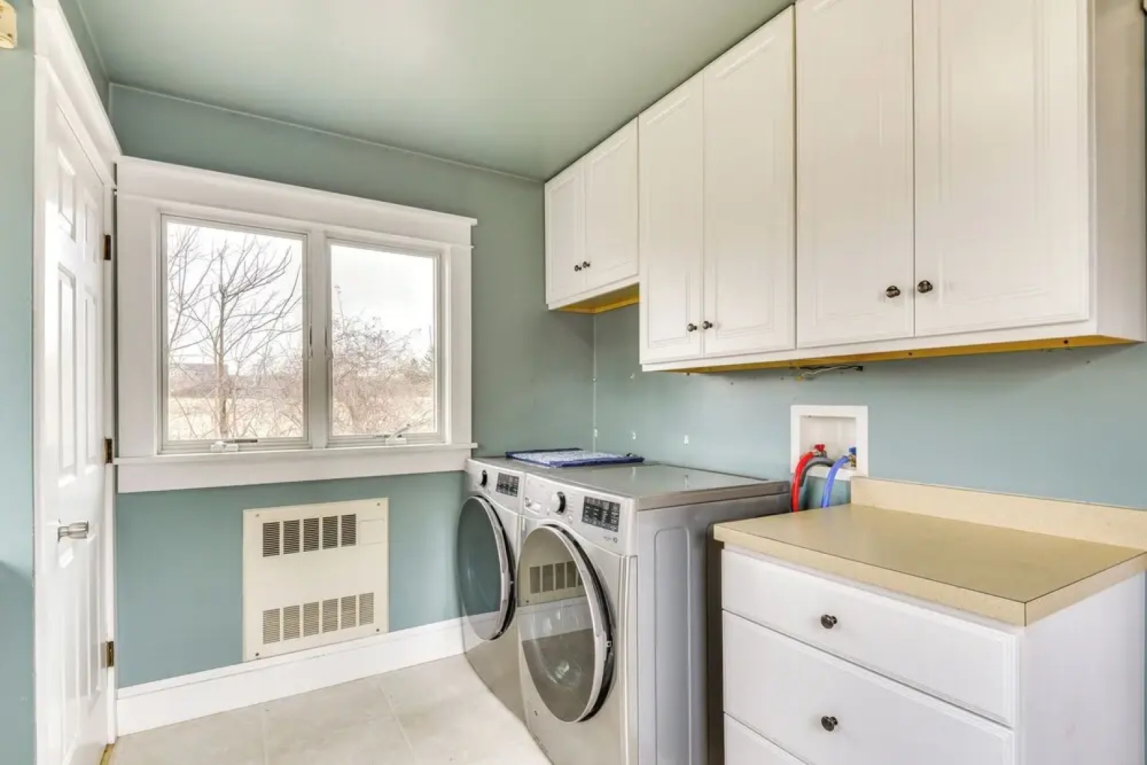 3 Blocks to Lake Ontario: Getaway in Cape Vincent!