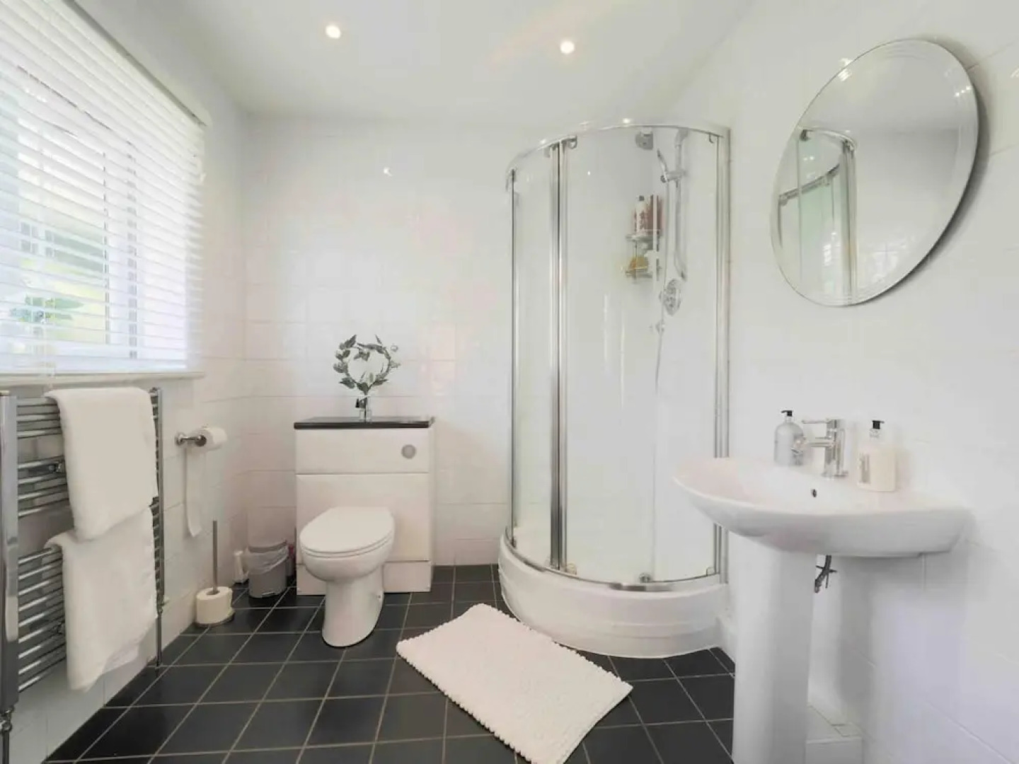 Inviting 7-bed House With sea Views in Hythe