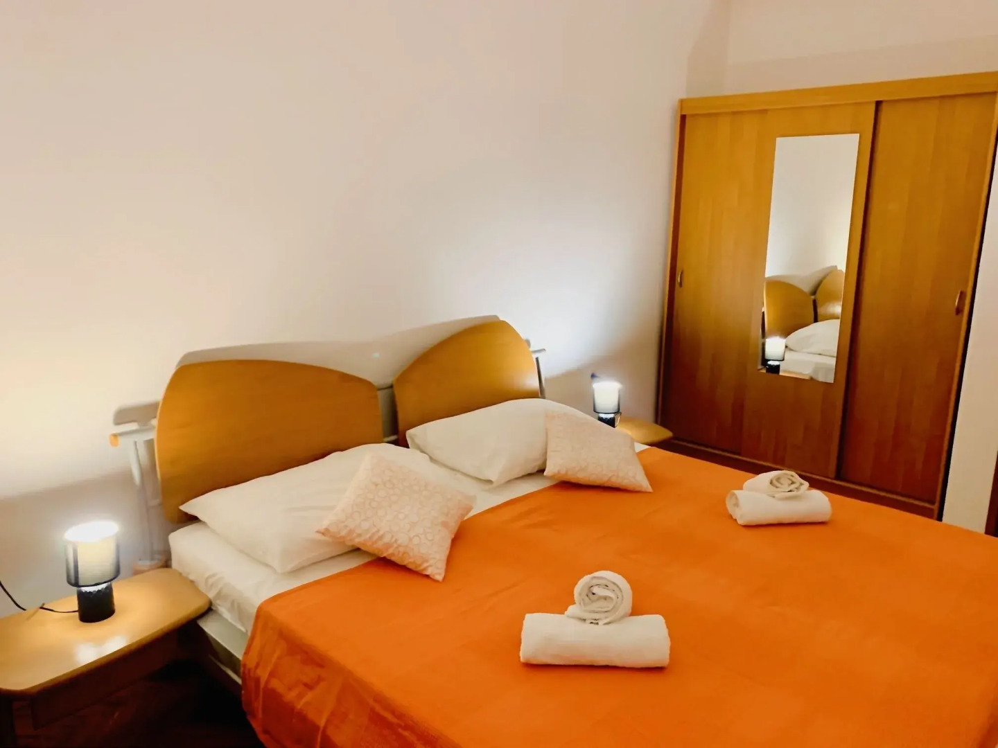 Apartments And Rooms Midnight Banjole