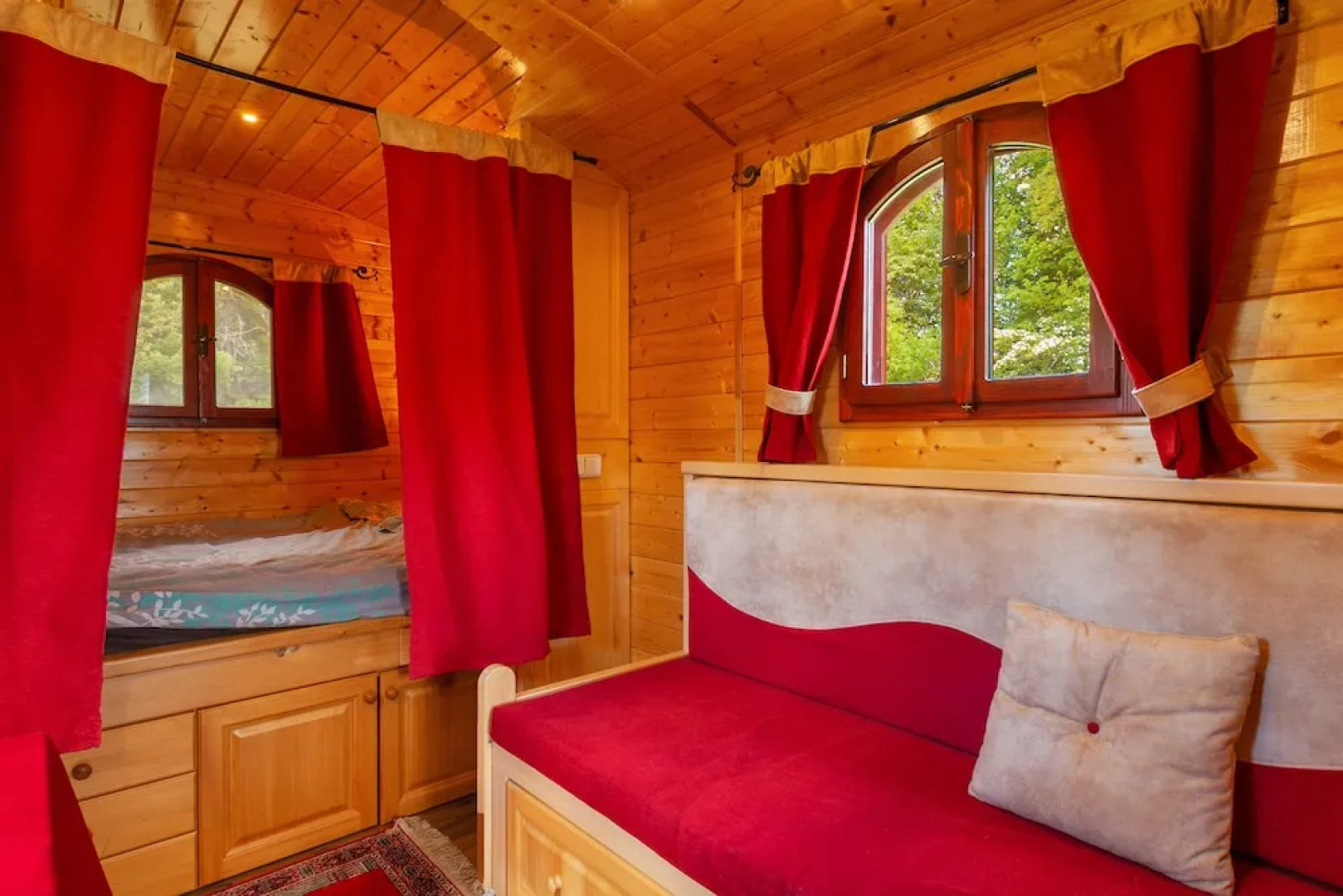 La Grange d'Emile Gites, Roulottes et Piscine