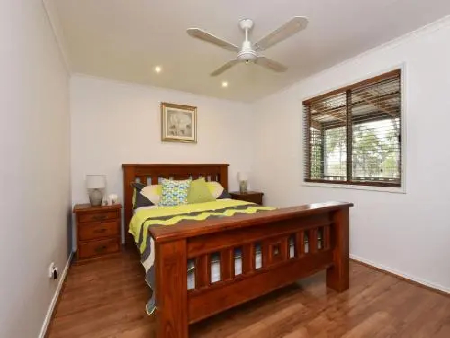 Kangaroo Cottage - cute Accom in bushland setting