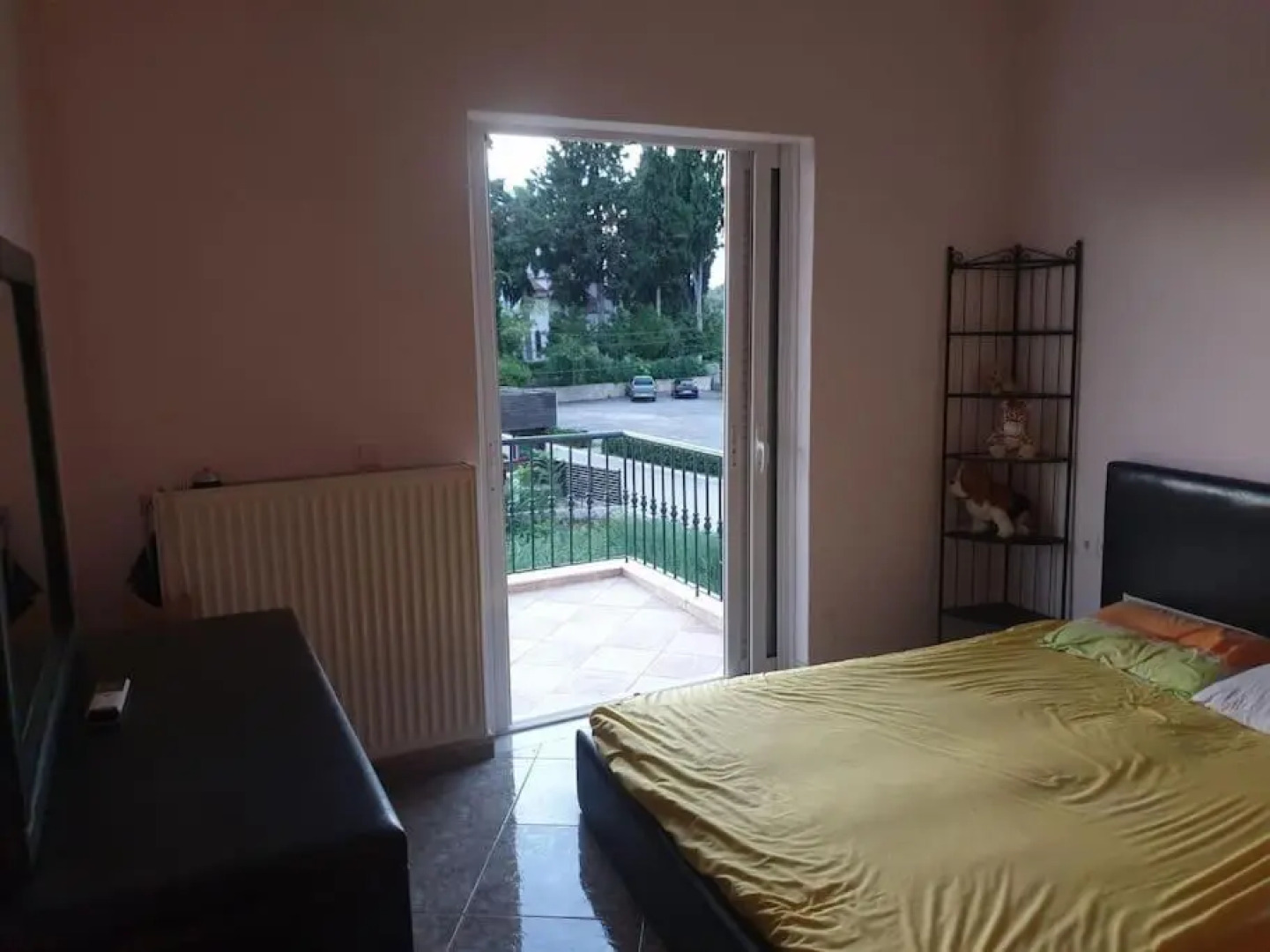 Πολυτελής όροφο διαμέρισμα, κοντά στην παραλία με εσωτερικό τζακι.