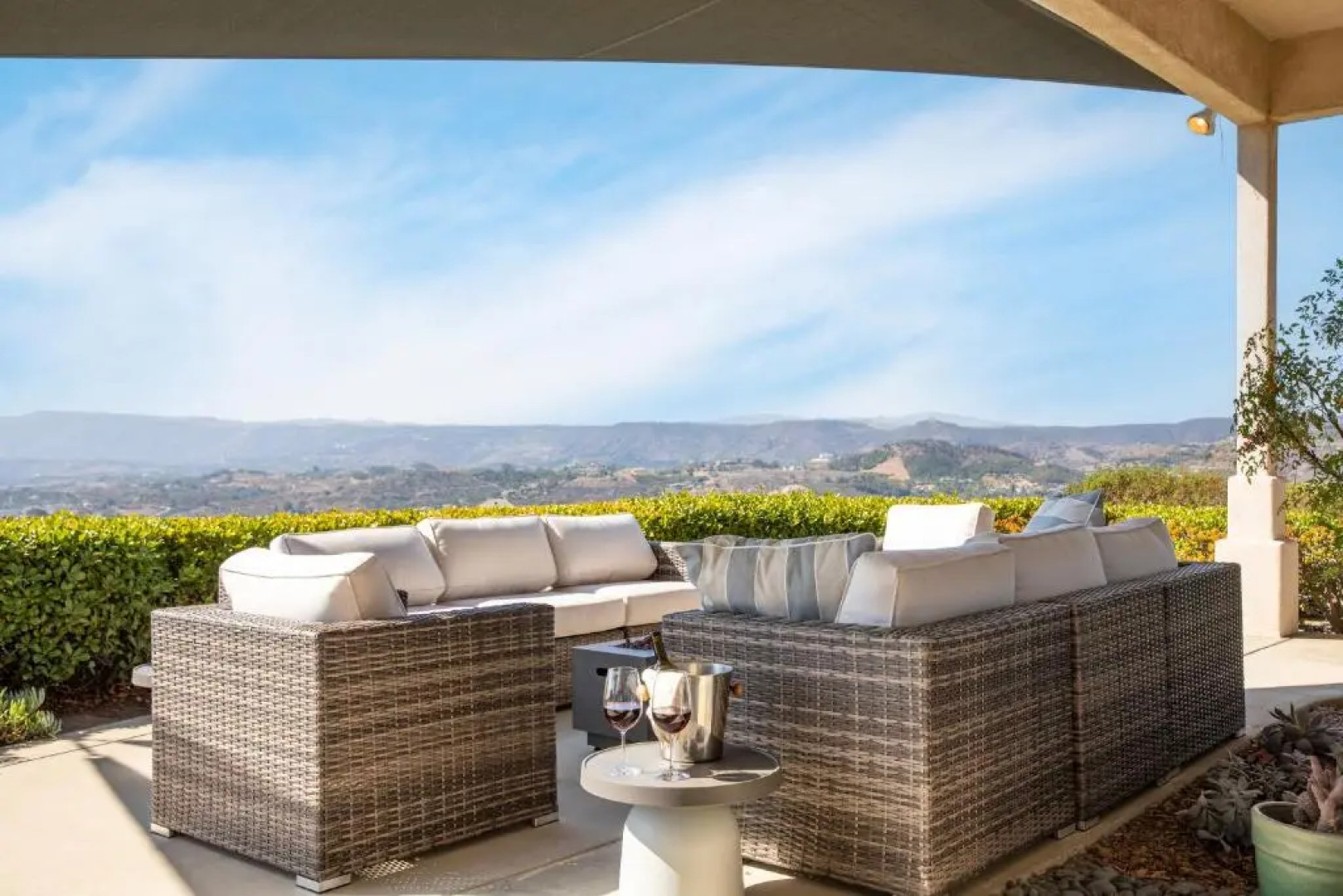 Camila by Avantstay 18-person Temecula Mansion