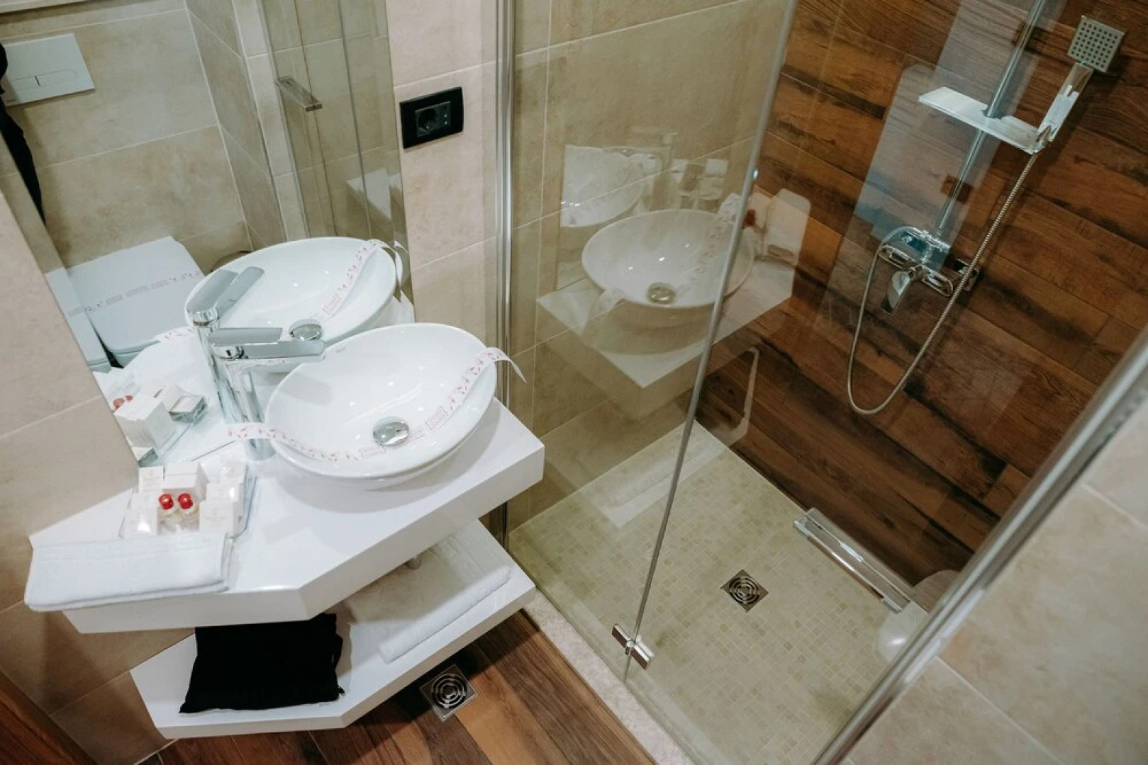 Grand View Hotel & Suites