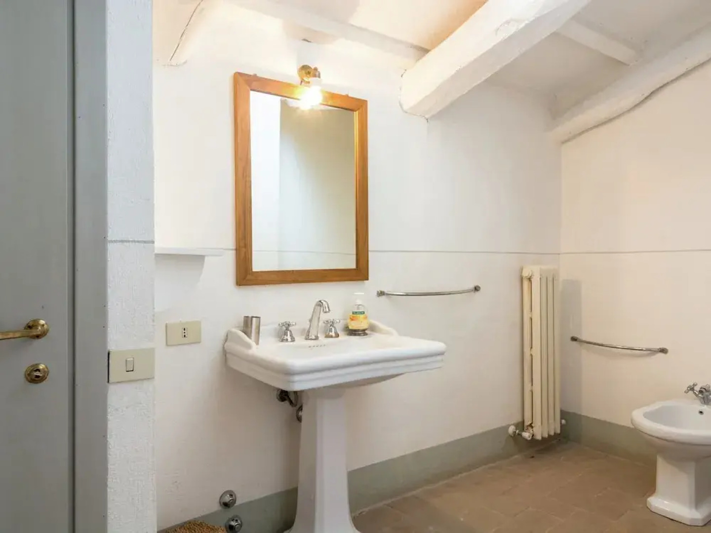 Villa in Rome With Pool & Garden