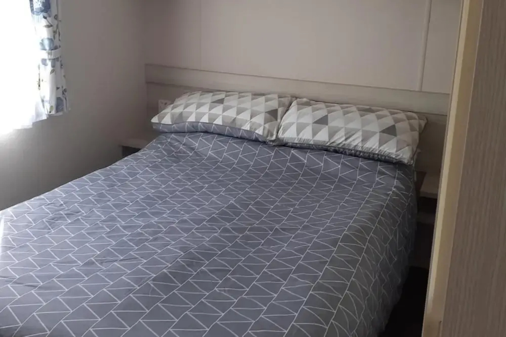 Perranporthcaravan/2bedroom/tv/gasfire