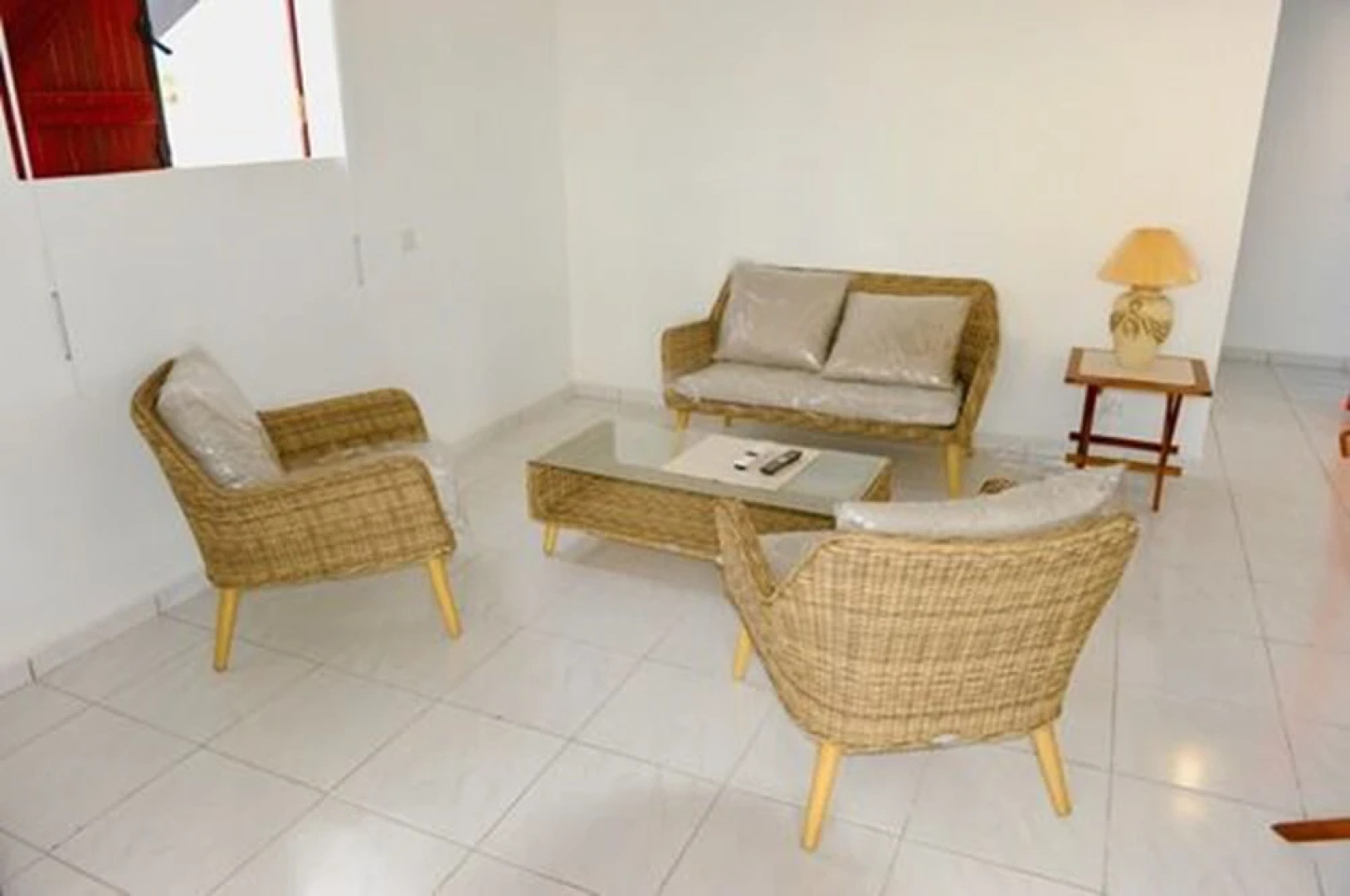 Villa Hibiscus cloturée-parking-plages