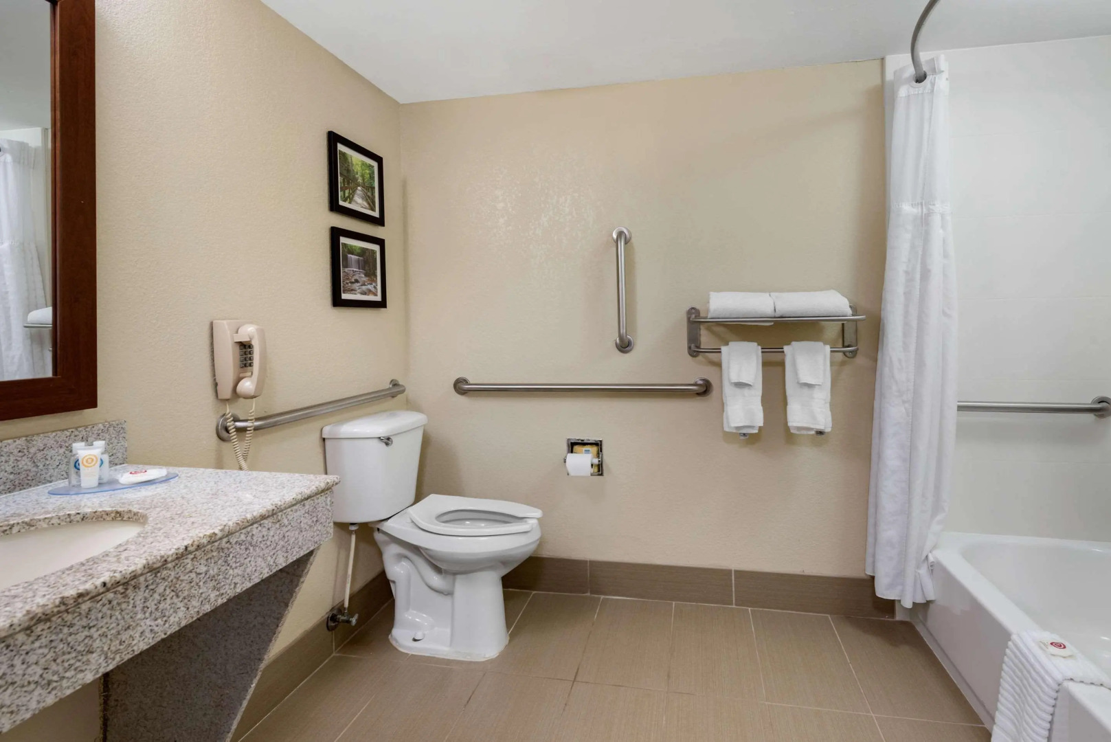 Comfort Inn & Suites Heath - Newark South