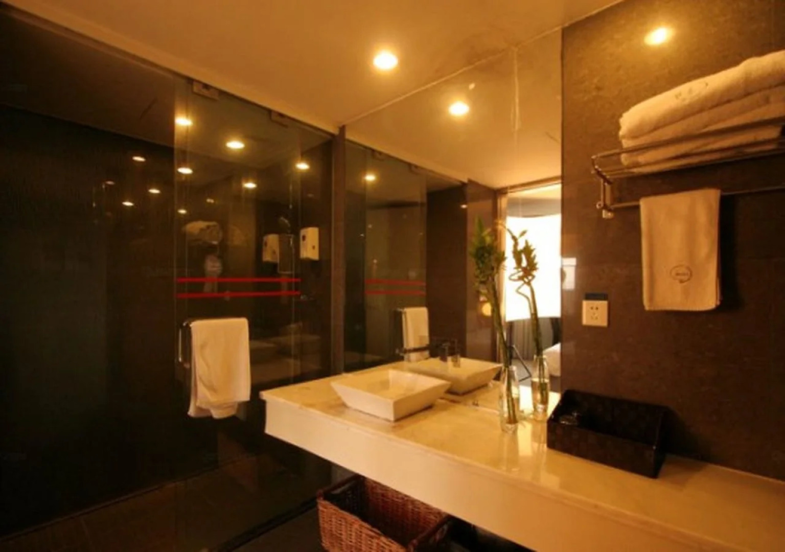 Yi-Wu Commatel Hotel