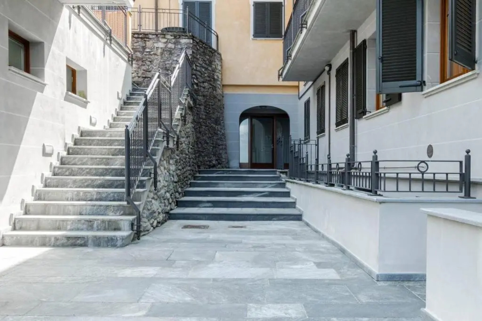 ALTIDO Flat for 4, with Astounding Lake Como View and Pool