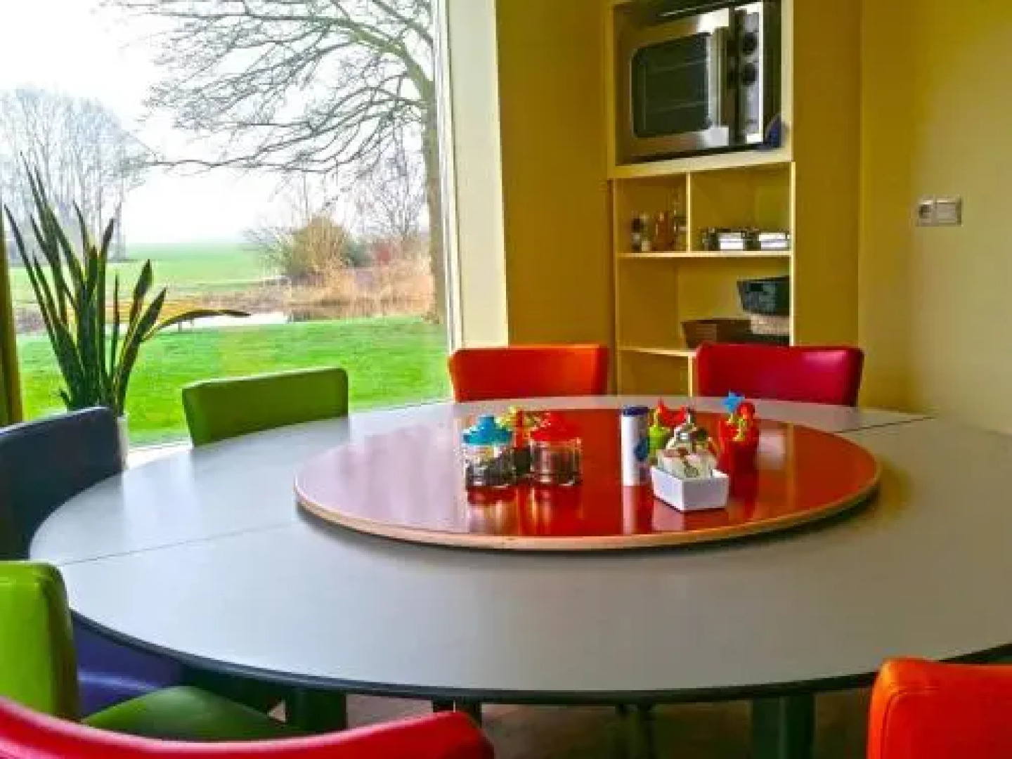 de Opkikker Riant vakantiehuis met jacuzzi in Giethoorn