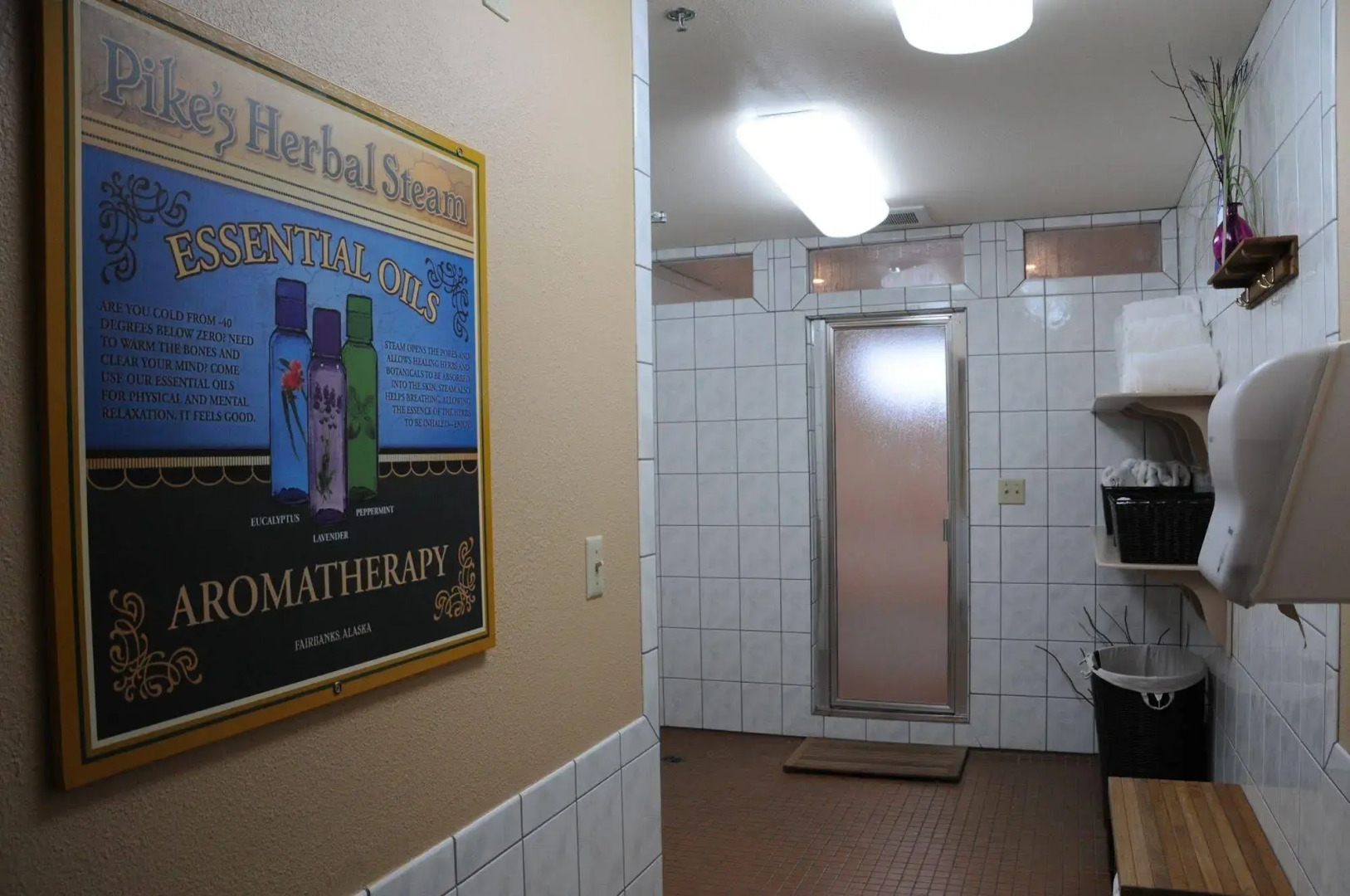 Pike's Waterfront Lodge