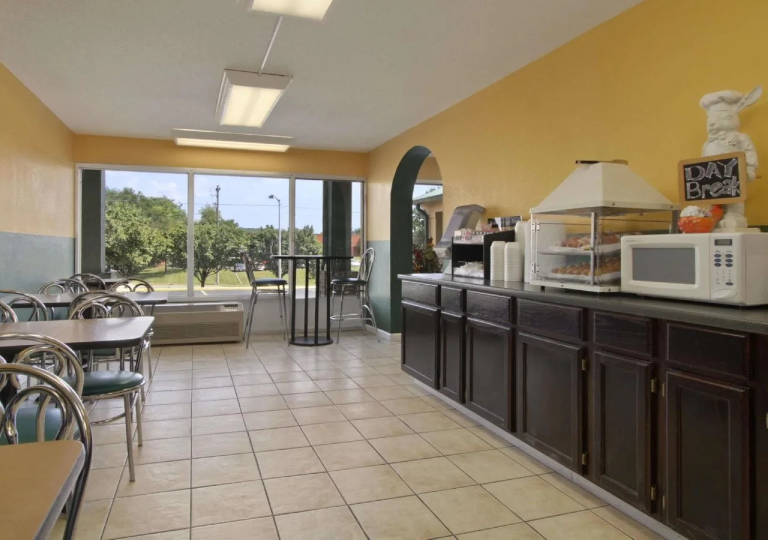 Days Inn by Wyndham Roanoke Civic Center