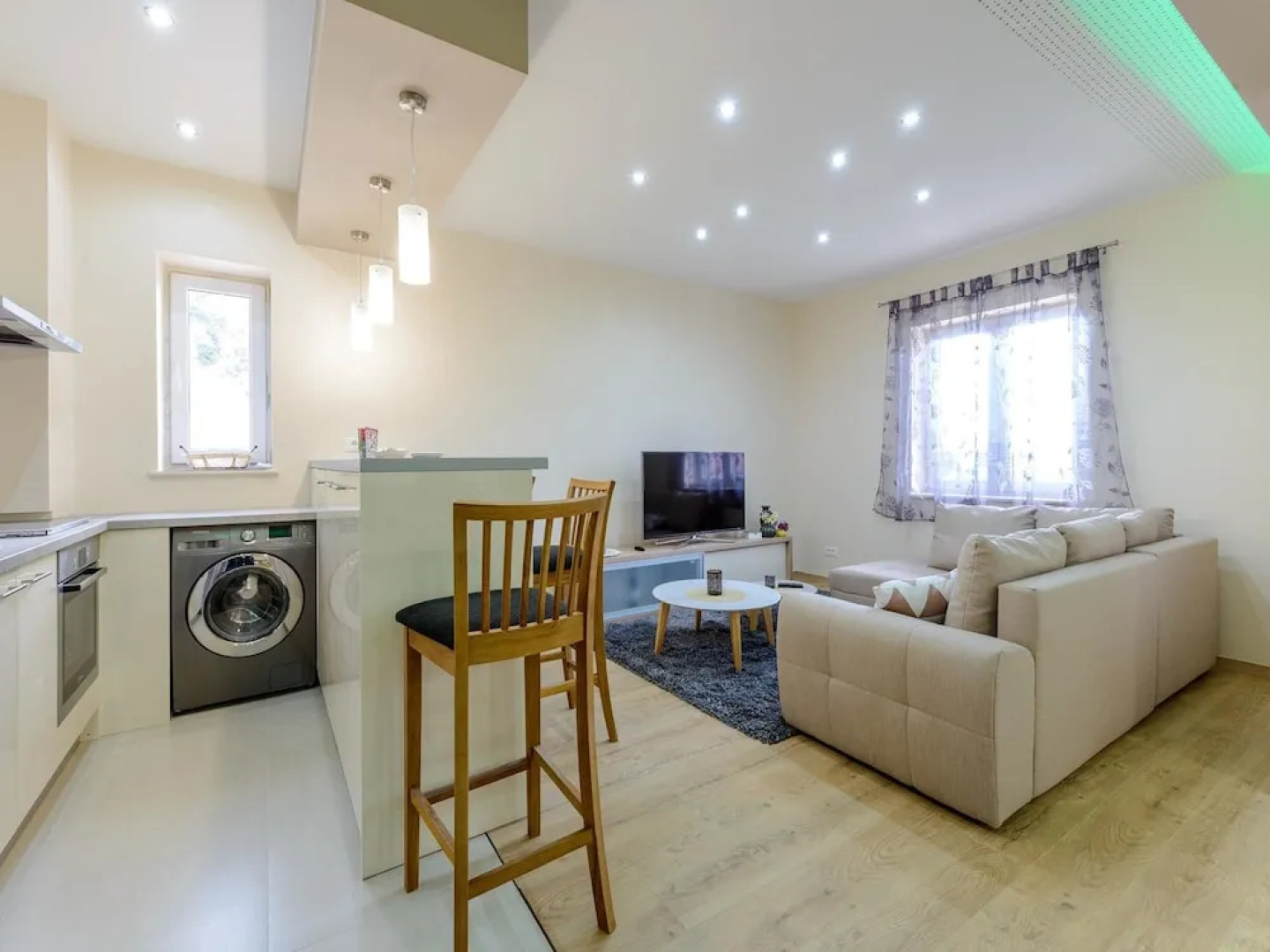 Villa Pave / Six Bedrooms H1