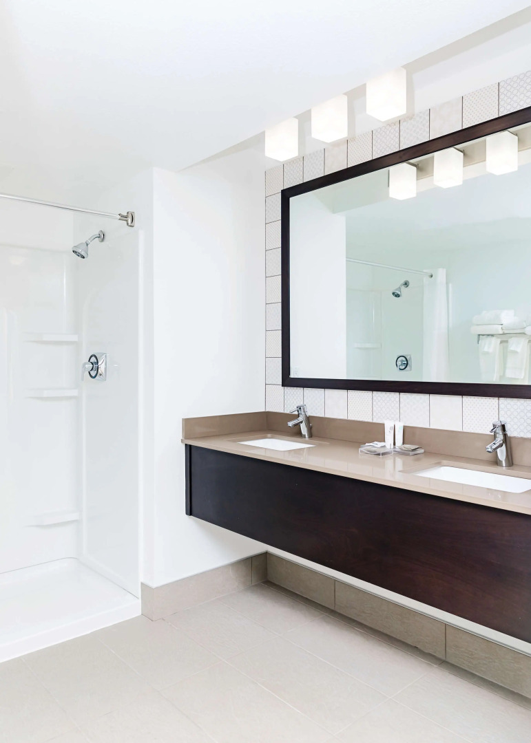 Country Inn & Suites by Radisson, Appleton Airport - Fox River Mall Area