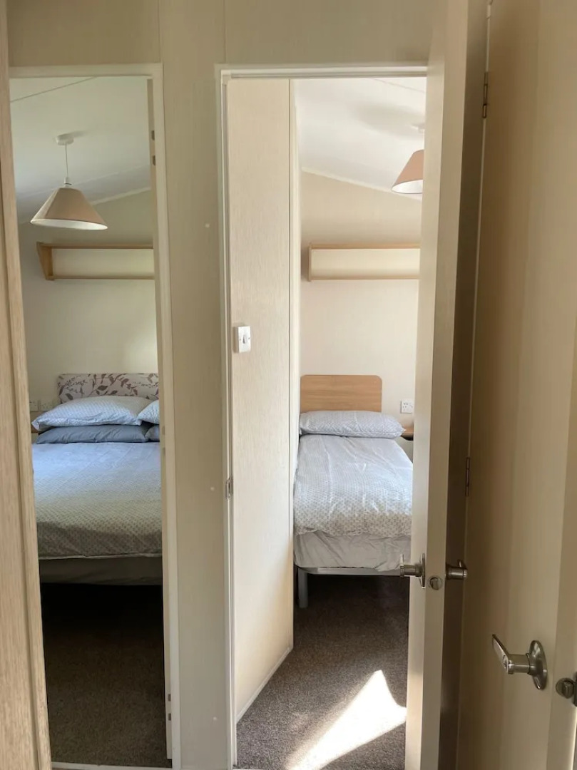 Caravan - Sleeps 6 & Parking