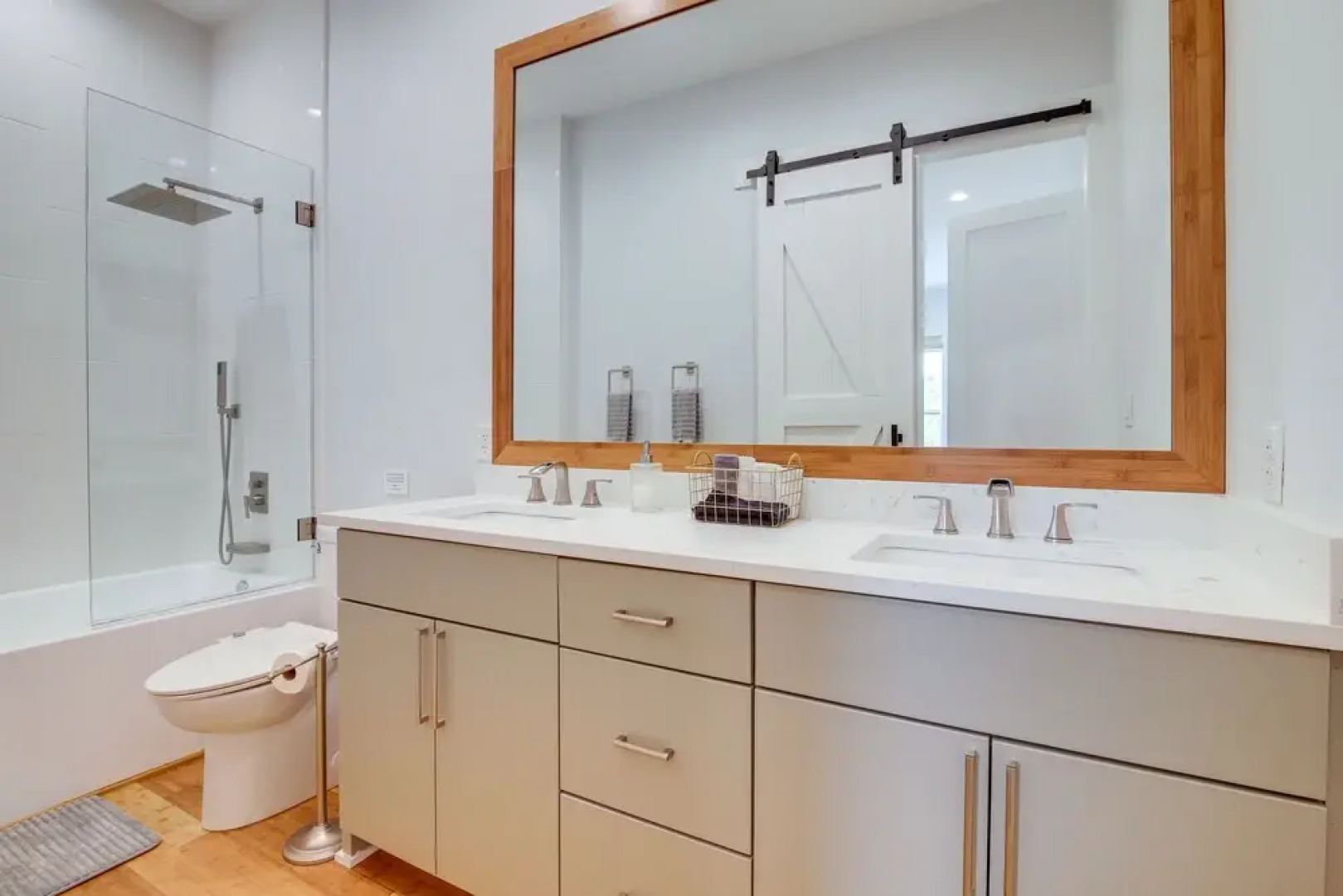 Lago Vista Condo w/ Game Room, Deck & Water Views!