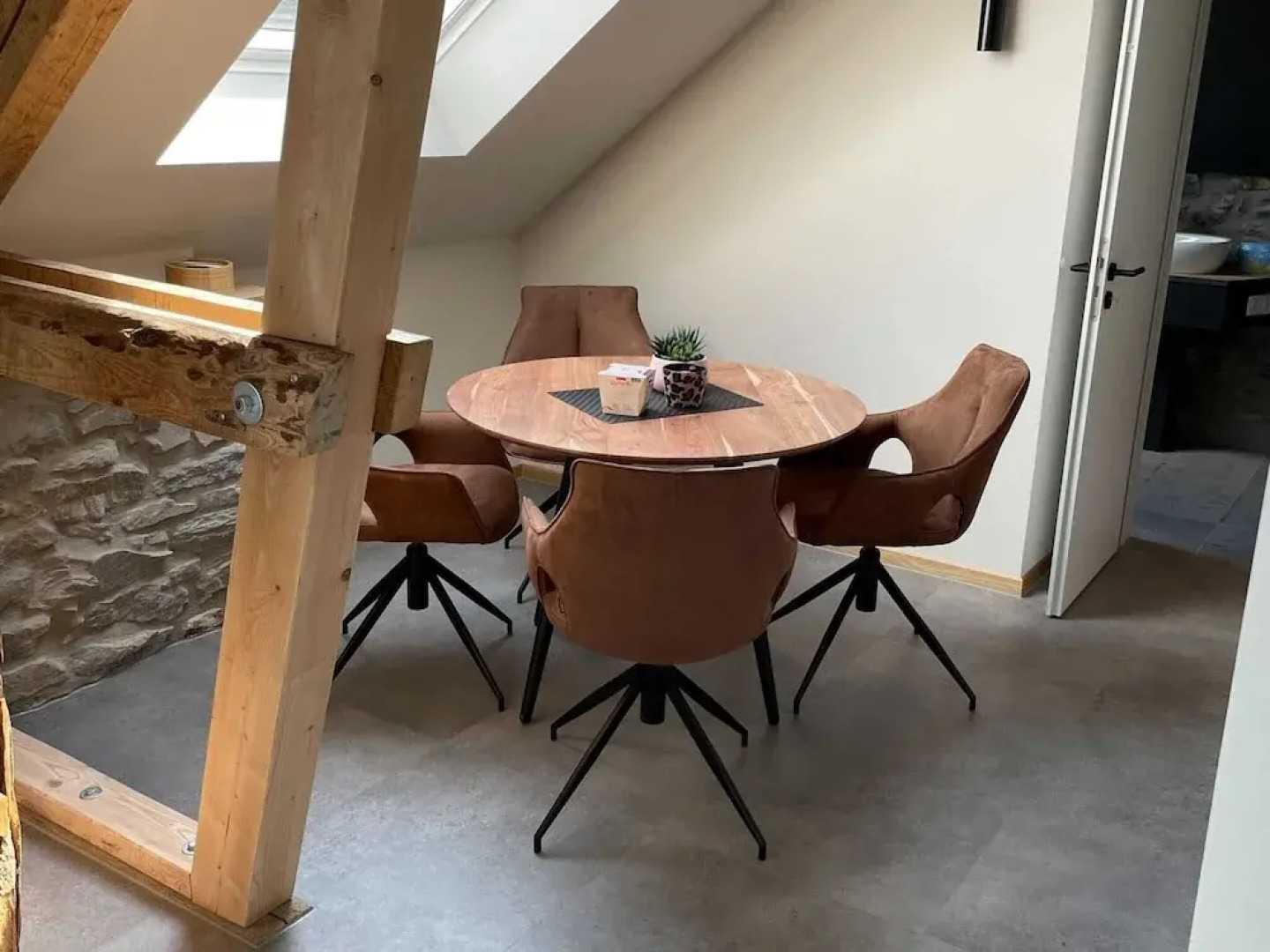 Apartment With Balcony and Barbecue