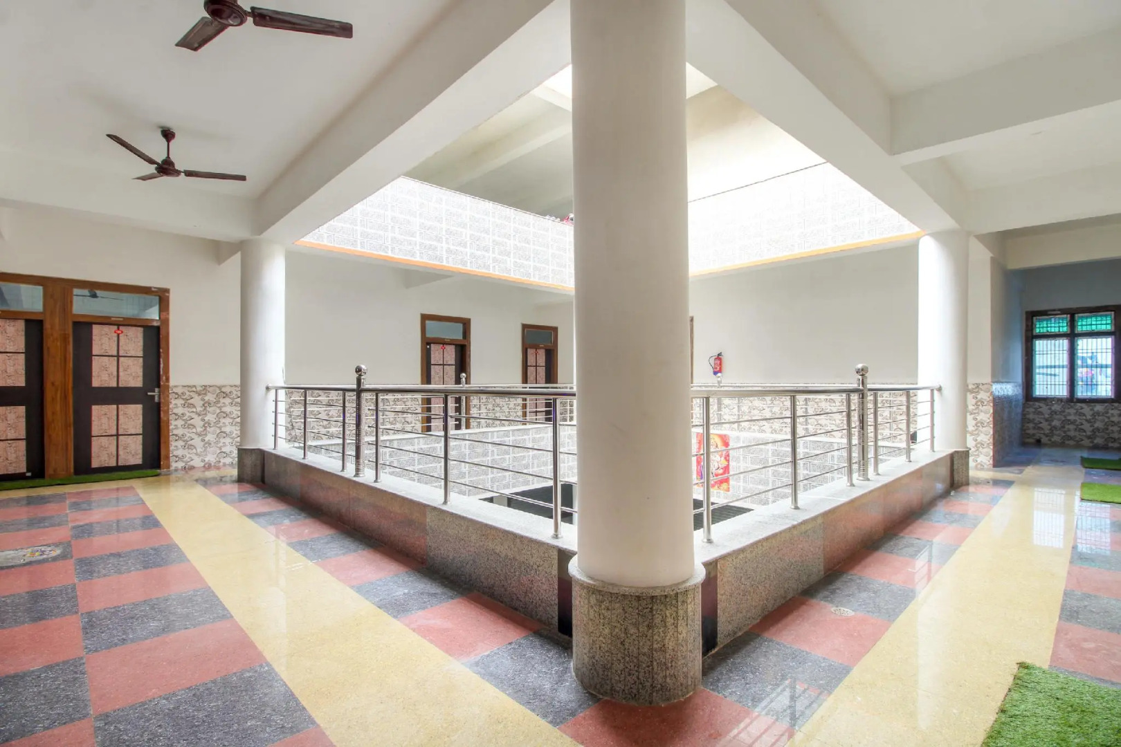 OYO 68974 Hotel Pratap Plaza