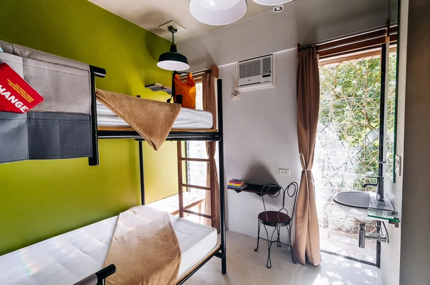Spin Designer Hostel