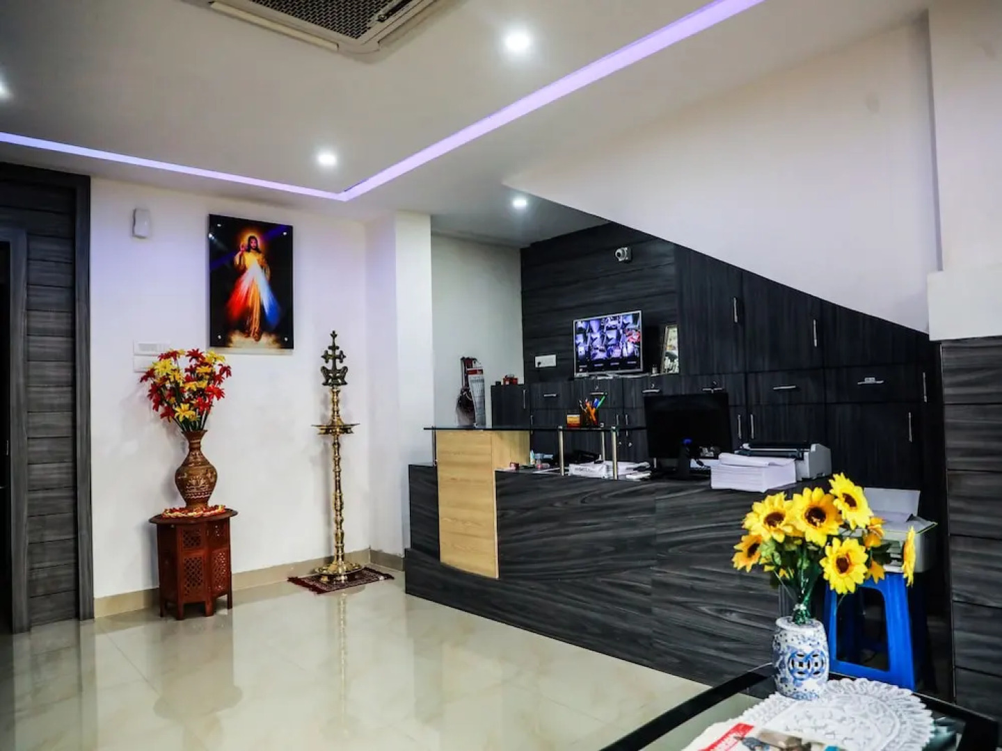 Oyo 27757 Mayflower Residency