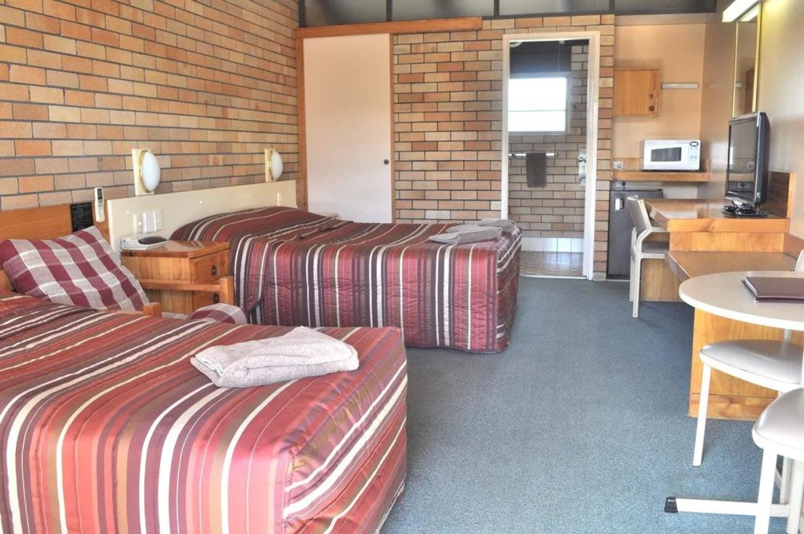 All Travellers Motor Inn