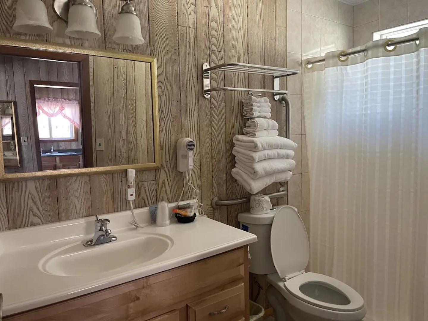 Saddle & Surrey Motel