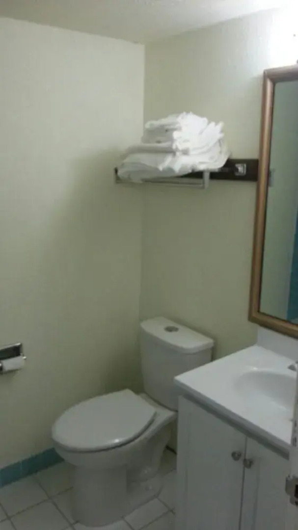 Riverwalk Inn & Suites