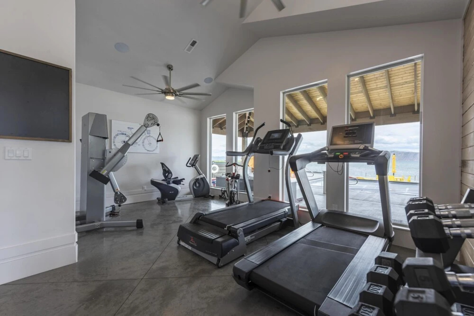 Beautiful Modern Lakefront Home - Private Beach Access, Clubhouse, Pool, & Hot Tub